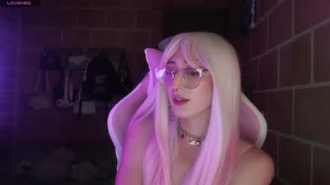 Andrea  online show from August 6, 11:15 pm