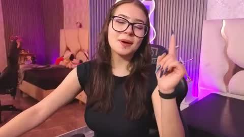 andrea_tay1 online show from August 6, 7:24 pm
