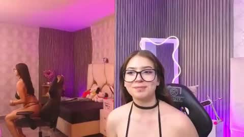 andrea_tay1 online show from August 6, 8:30 pm