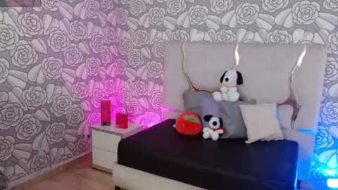 andrea_tay1 online show from August 7, 1:00 pm