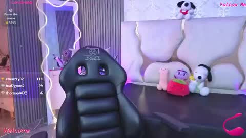 andrea_tay1 online show from August 11, 9:39 pm