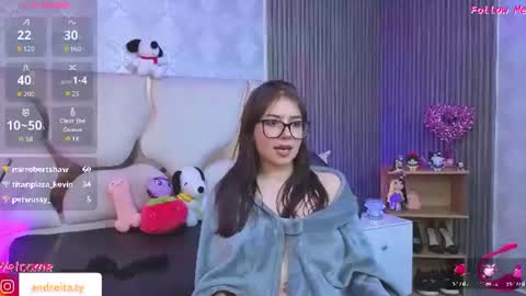andrea_tay1 online show from August 12, 9:39 pm