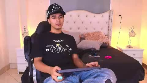 Andreao online show from August 4, 7:55 pm