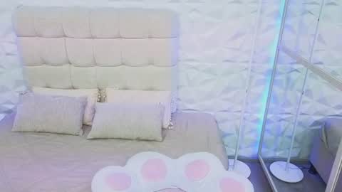 andrecastaneda online show from August 12, 8:33 pm