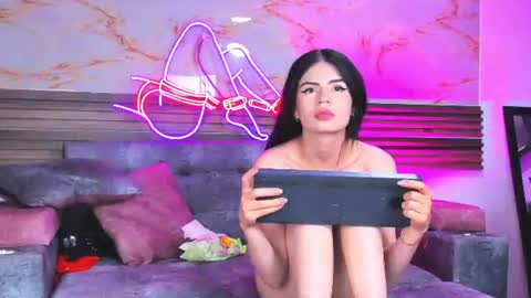 andrees_s online show from June 22, 3:51 am