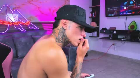 andrees_s online show from July 6, 1:53 am