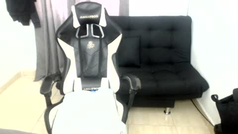 andres180950734 online show from August 10, 12:50 pm