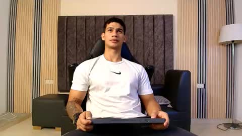 andres_stud online show from August 8, 3:17 am