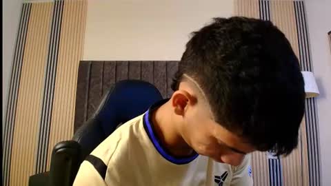 andres_stud online show from August 10, 5:31 am