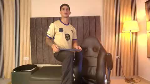 andres_stud online show from August 13, 11:35 am