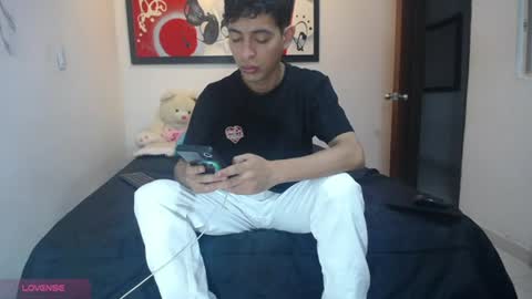 andrescoll25 online show from July 17, 6:41 pm
