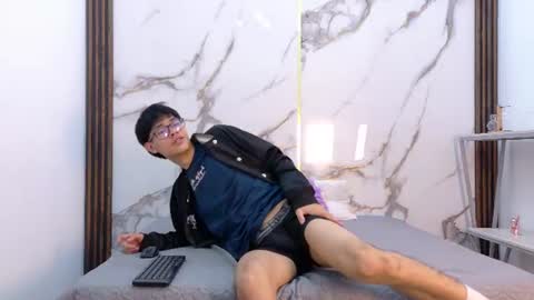  andrew  online show from August 13, 3:20 am