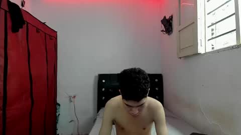 andrew_2811 online show from April 25, 6:58 pm