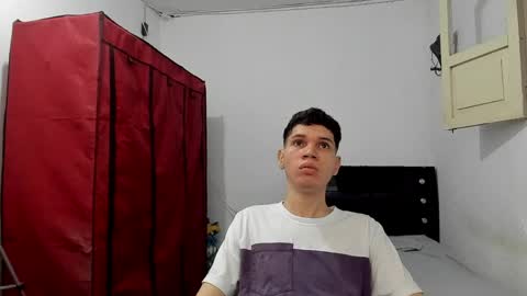 andrew_2811 online show from April 27, 5:37 am