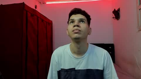 andrew_2811 online show from April 28, 8:47 am