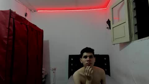 andrew_2811 online show from May 3, 12:48 am