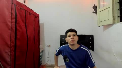 andrew_2811 online show from May 4, 1:22 am