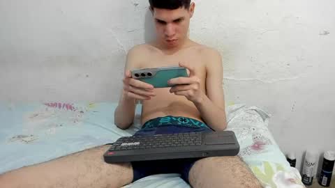 andrew_2811 online show from May 10, 6:26 am