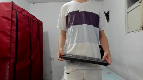 andrew_2811 online show from May 13, 2:22 am