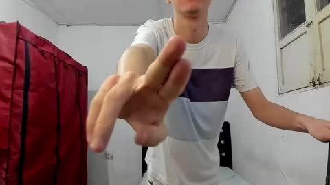 andrew_2811 online show from May 14, 7:40 am