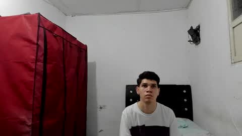 andrew_2811 online show from May 15, 6:35 am
