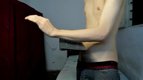 andrew_2811 online show from May 17, 1:06 am