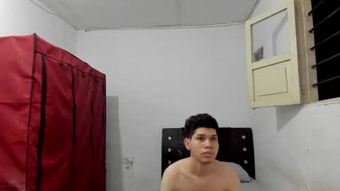 andrew_2811 online show from May 17, 11:50 pm