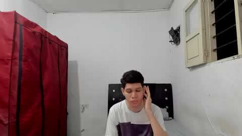 andrew_2811 online show from May 22, 1:40 am
