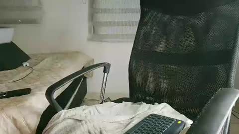 andrew_holden__ online show from July 9, 1:54 am