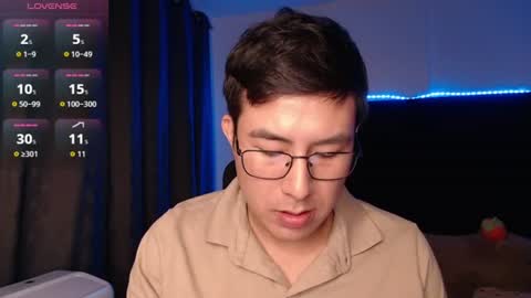 andrewmhilton_ online show from July 26, 1:10 am