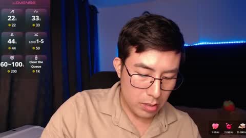 andrewmhilton_ online show from July 26, 2:16 am