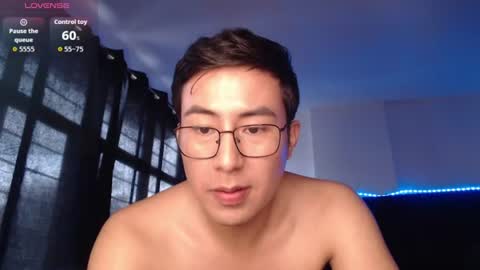 andrewmhilton_ online show from August 4, 10:07 pm