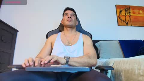 andrewstelee online show from August 5, 9:18 am