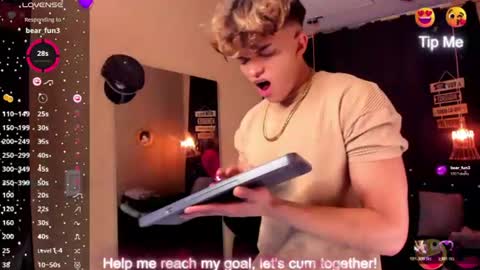 andrius_24 online show from July 13, 8:47 pm