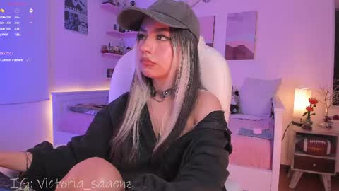 Victoria Senz  online show from July 21, 3:25 pm