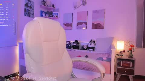 Victoria Senz  online show from July 24, 5:05 pm