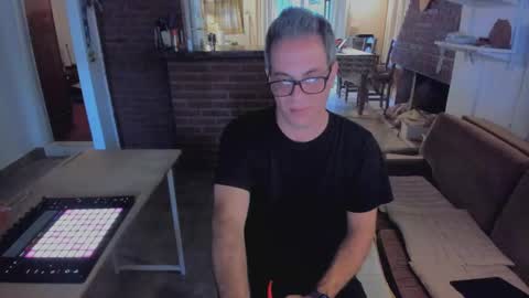 Andy Pandi online show from February 18, 8:50 pm
