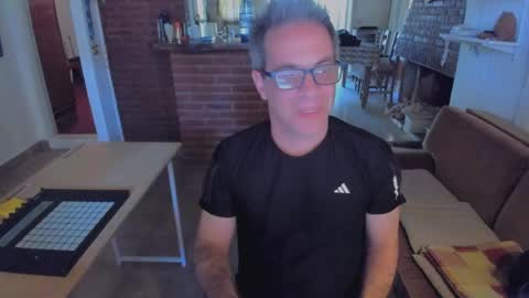 Andy Pandi online show from February 20, 3:42 pm