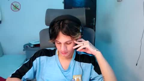 andy_dan1 online show from July 25, 11:42 pm