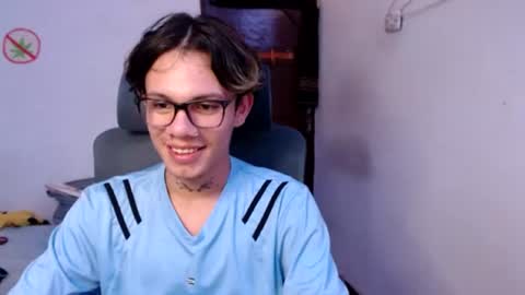andy_dan1 online show from August 2, 8:05 pm