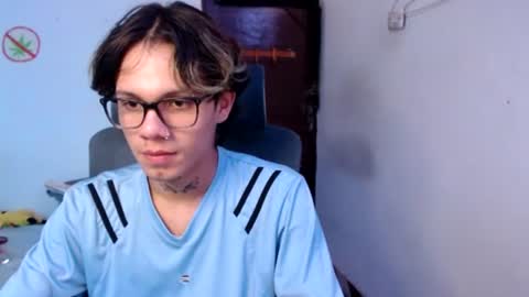 andy_dan1 online show from August 2, 9:11 pm