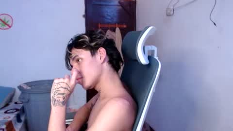 andy_dan1 online show from August 3, 10:06 pm