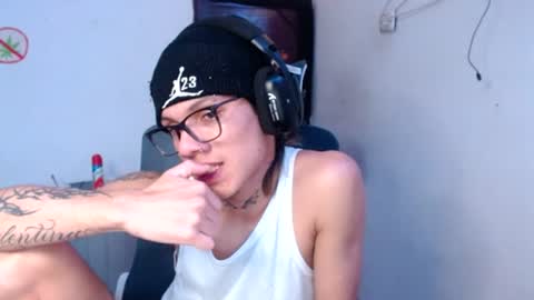 andy_dan1 online show from August 4, 10:40 pm