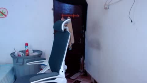 andy_dan1 online show from August 5, 12:52 am