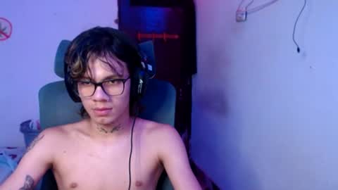 andy_dan1 online show from August 5, 11:03 pm