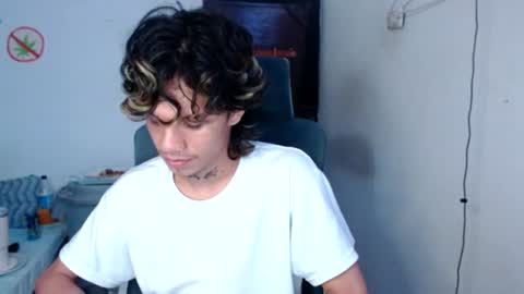 andy_dan1 online show from August 14, 10:57 pm