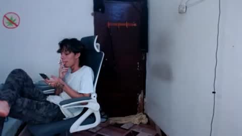 andy_dan1 online show from August 15, 12:03 am