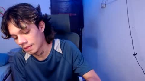 andy_dan1 online show from August 17, 9:31 pm