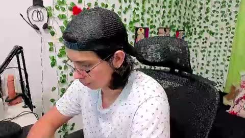 andy_gray01 online show from July 27, 9:09 pm