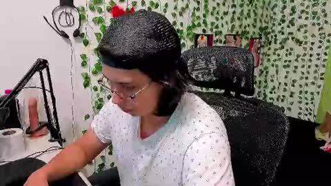 andy_gray01 online show from July 27, 11:21 pm